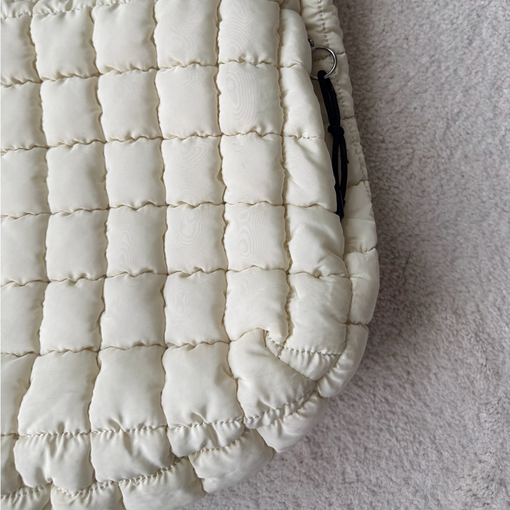 Quilted Puffer Hobo Shoulder Bag - Picture 4 of 9